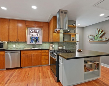 1217 Fairground St - Photo Thumbnail 10