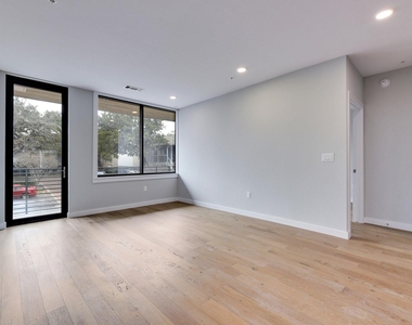 900 S 1st St - Photo Thumbnail 10