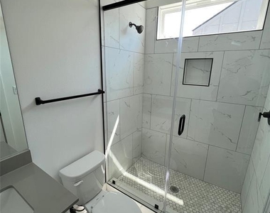 7603 Carver Ave - Photo Thumbnail 4