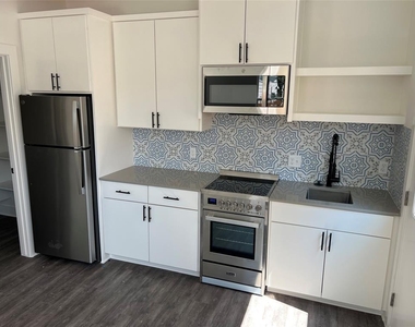 7603 Carver Ave - Photo Thumbnail 8