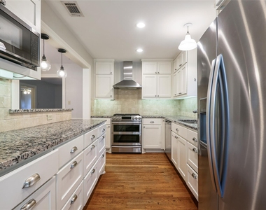 3103 Glenview Ave - Photo Thumbnail 2