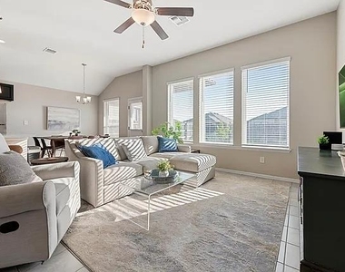 718 Bridgestone Way - Photo Thumbnail 7