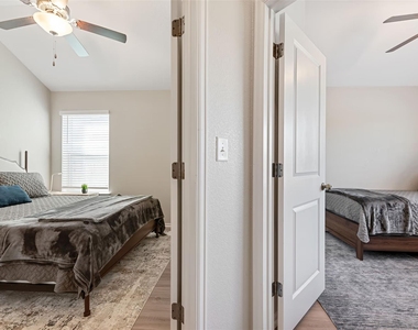 718 Bridgestone Way - Photo Thumbnail 18
