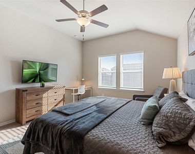 718 Bridgestone Way - Photo Thumbnail 13