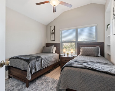 718 Bridgestone Way - Photo Thumbnail 19