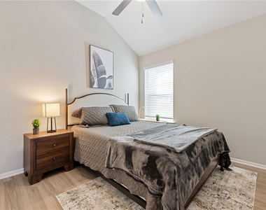 718 Bridgestone Way - Photo Thumbnail 17