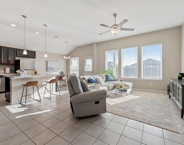 718 Bridgestone Way - Photo Thumbnail 8