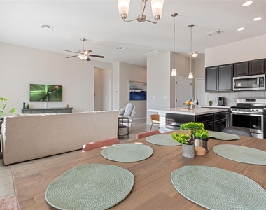 718 Bridgestone Way - Photo Thumbnail 9