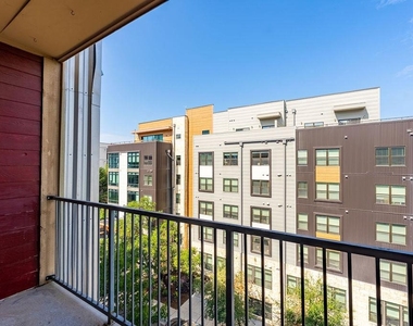 910 W 25th St - Photo Thumbnail 16
