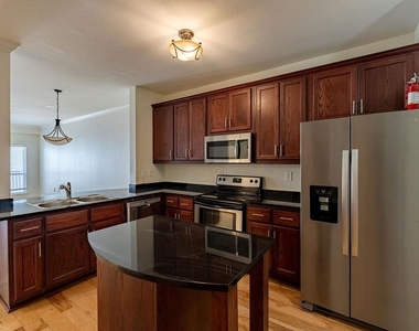 910 W 25th St - Photo Thumbnail 4