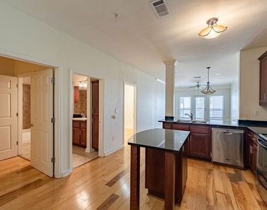 910 W 25th St - Photo Thumbnail 3