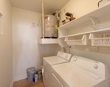 910 W 25th St - Photo Thumbnail 15