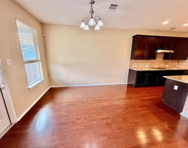 1223 Daffodil Dr - Photo Thumbnail 6