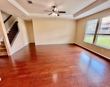 1223 Daffodil Dr - Photo Thumbnail 7