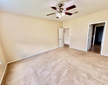 1223 Daffodil Dr - Photo Thumbnail 9