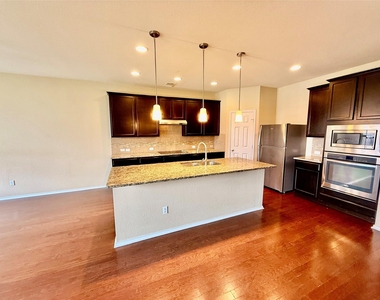 1223 Daffodil Dr - Photo Thumbnail 2