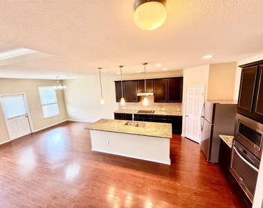 1223 Daffodil Dr - Photo Thumbnail 4