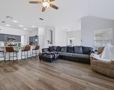 400 Ranier Ln - Photo Thumbnail 19