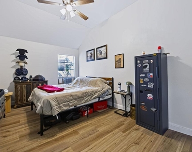 400 Ranier Ln - Photo Thumbnail 26