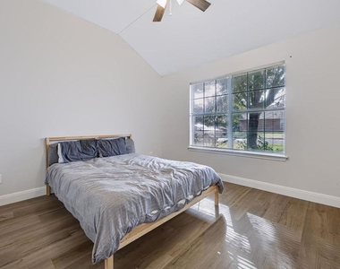 400 Ranier Ln - Photo Thumbnail 27