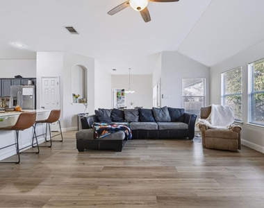 400 Ranier Ln - Photo Thumbnail 18