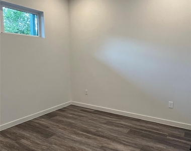 4004 Banister Ln - Photo Thumbnail 2
