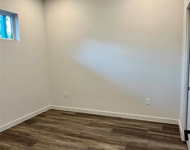 4004 Banister Ln - Photo Thumbnail 8