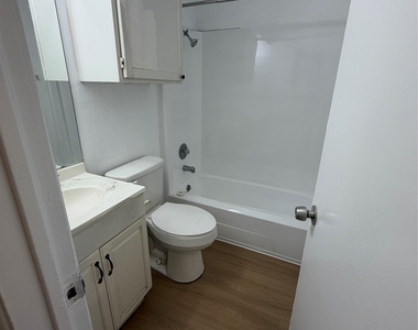 704 Osage Dr - Photo Thumbnail 5