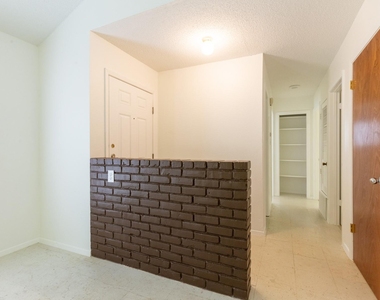 5905 Cedardale Dr - Photo Thumbnail 11