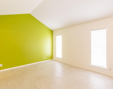 5905 Cedardale Dr - Photo Thumbnail 10