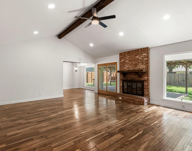 10603 Parkfield Dr - Photo Thumbnail 1