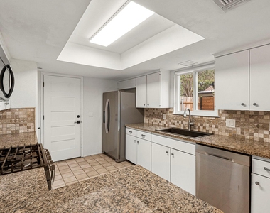 10603 Parkfield Dr - Photo Thumbnail 6