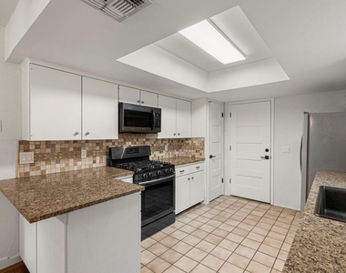 10603 Parkfield Dr - Photo Thumbnail 5