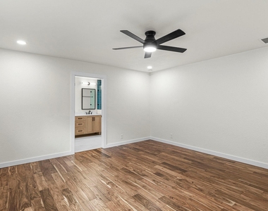 10603 Parkfield Dr - Photo Thumbnail 12