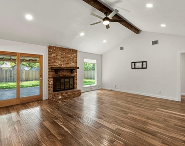 10603 Parkfield Dr - Photo Thumbnail 2