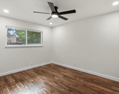 10603 Parkfield Dr - Photo Thumbnail 10