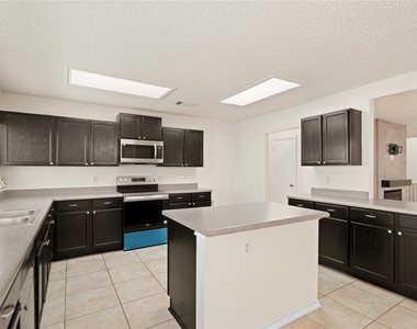 809 Betterman Dr - Photo Thumbnail 17