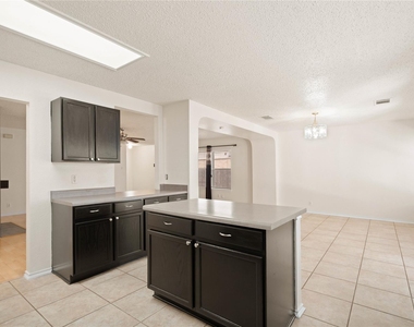 809 Betterman Dr - Photo Thumbnail 18