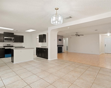 809 Betterman Dr - Photo Thumbnail 13