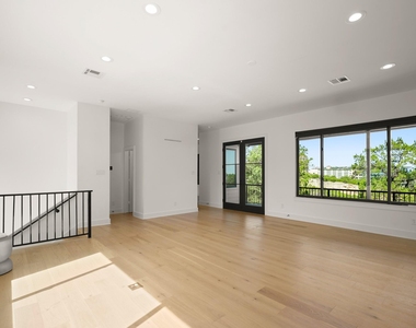1703 Yaupon Valley Rd - Photo Thumbnail 2