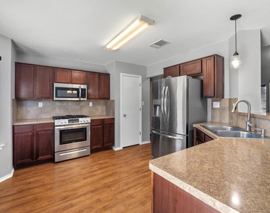 4400 Belfield Ln - Photo Thumbnail 8