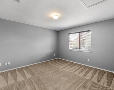 4400 Belfield Ln - Photo Thumbnail 17