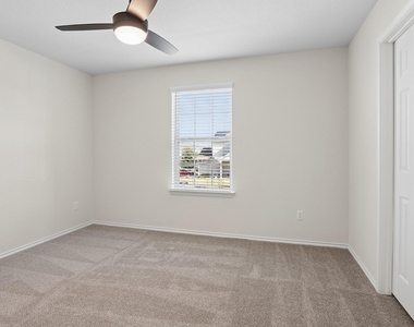 709 Hummingbird Ln - Photo Thumbnail 14