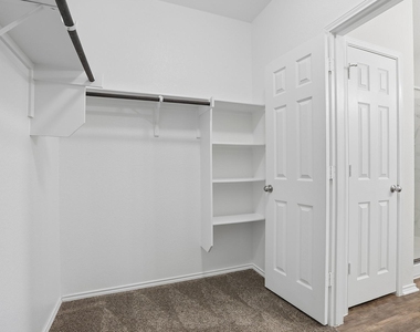 709 Hummingbird Ln - Photo Thumbnail 19