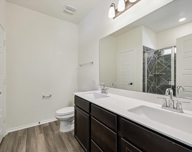 4701 Colmar Dr - Photo Thumbnail 9