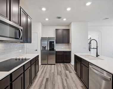 4701 Colmar Dr - Photo Thumbnail 6
