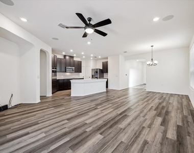 4701 Colmar Dr - Photo Thumbnail 3