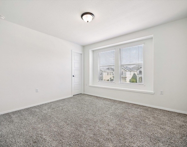 4701 Colmar Dr - Photo Thumbnail 13