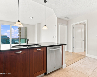 1431 Riverplace Boulevard - Photo Thumbnail 7