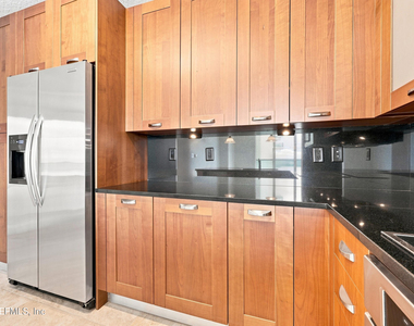 1431 Riverplace Boulevard - Photo Thumbnail 6